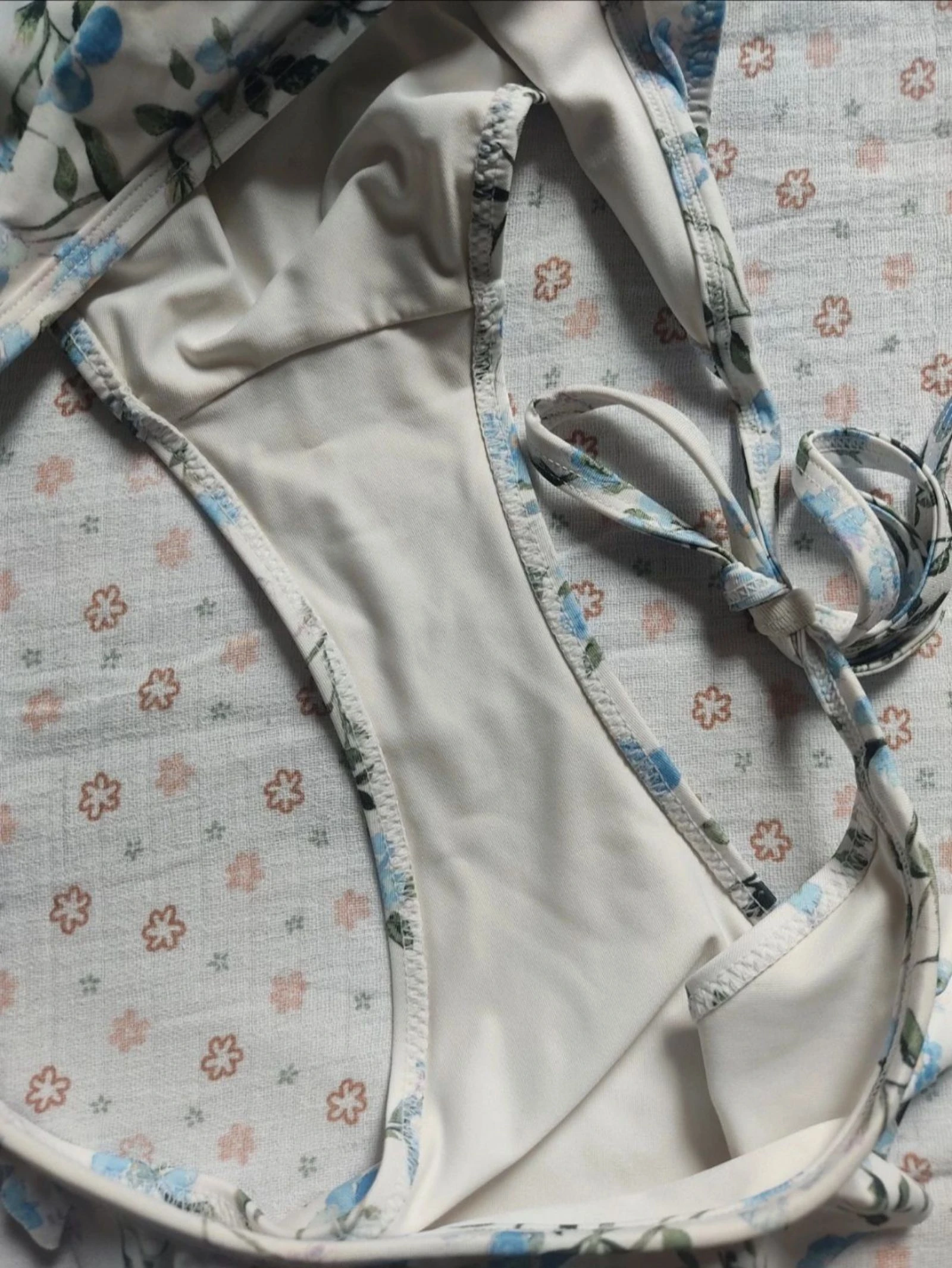 Bikini met blauwe bloemen H&M - 75C en 42 - Zeer goede staat – photo 13